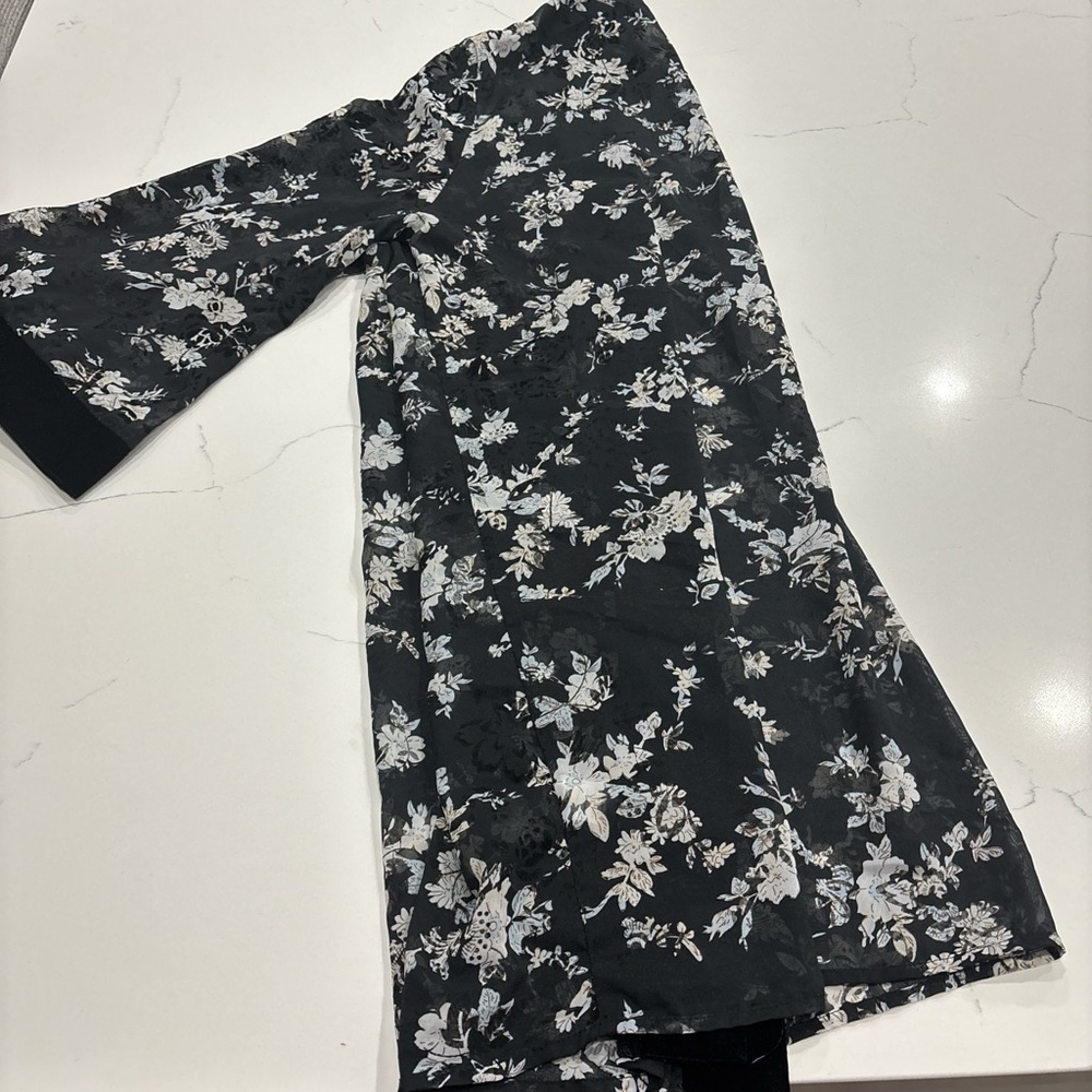 Alice ble Floral Sheer Kimono with Black Trim size M - Picture 5 of 8